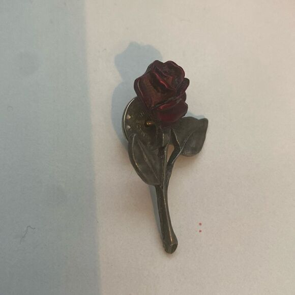 Red Rose Metal Brooch - Picture 4 of 4